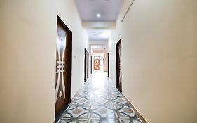 Oyo 70183 Sai Kripa Lodging